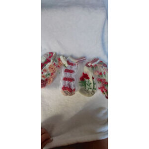 Love & Flowers are in the air. White & Red Floral Sheer Ankle Socks size W 7-9